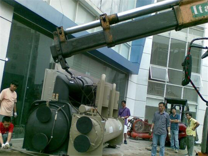 无棣县随车吊和汽车吊的核心区别是什么？哪种更省钱？